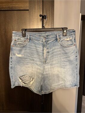 American Eagle Light Wash Distressed Relaxed Denim Short